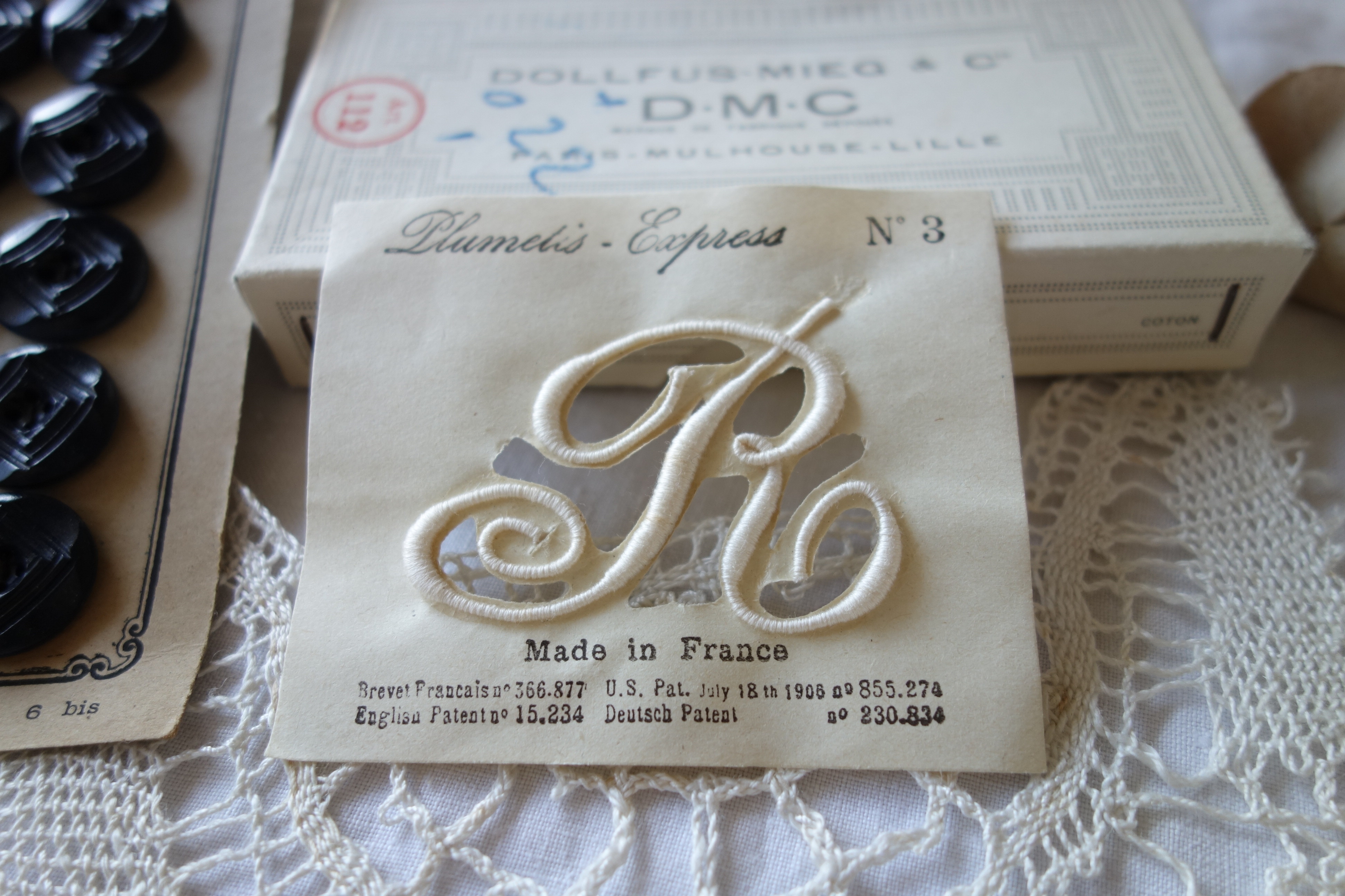 フランス アンティーク N°3モノグラムイニシャル刺繍「R」 D092