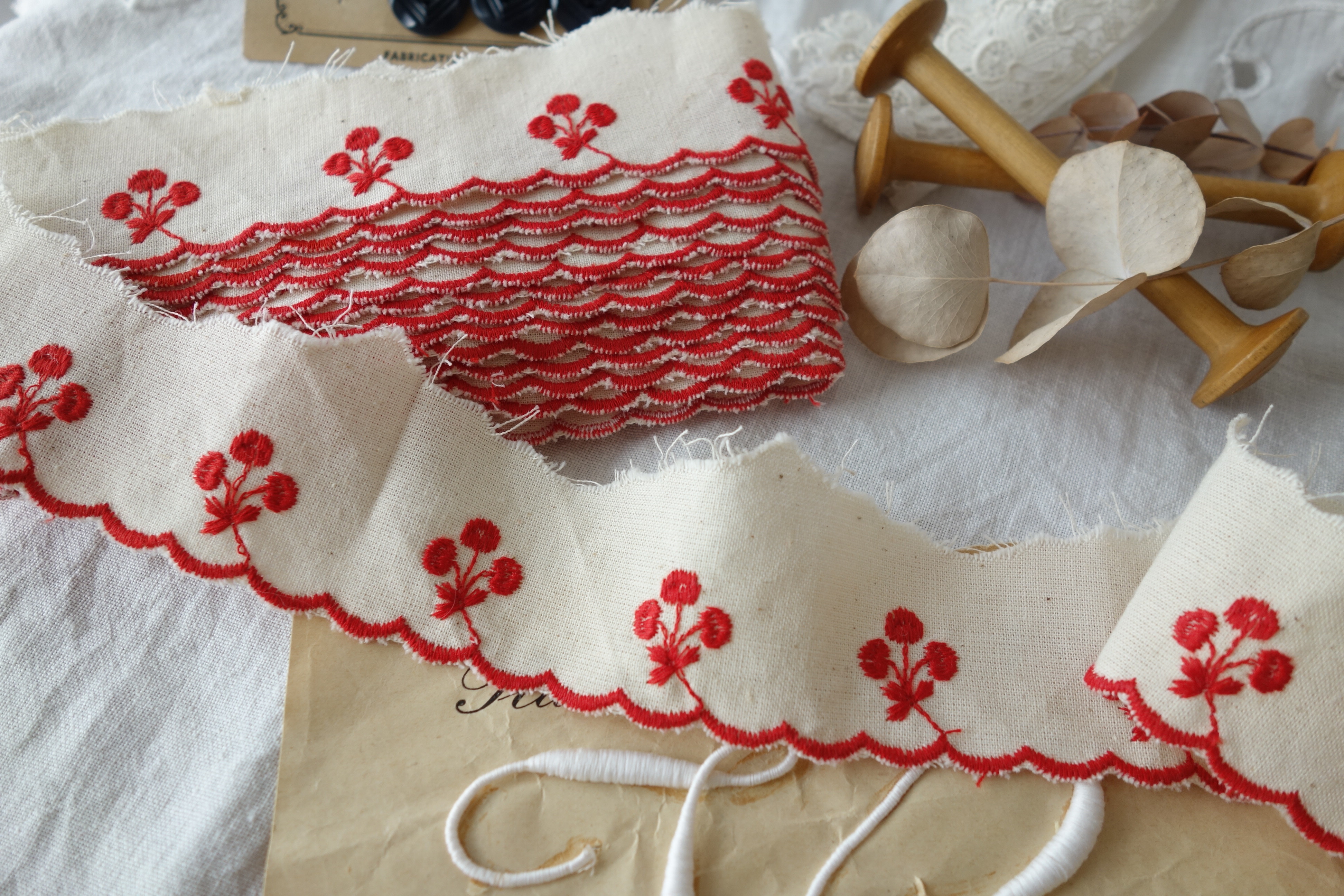 フランスアンティークレース　花刺繍レース　ビンテージレース d589d4587eaa2d20a16812c80f4e1b