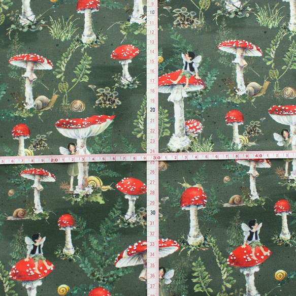 【145cm x 50cm】德國進口布料 acufactum820 蘑菇、鵝膏和仙女布料 綠色 第8張的照片