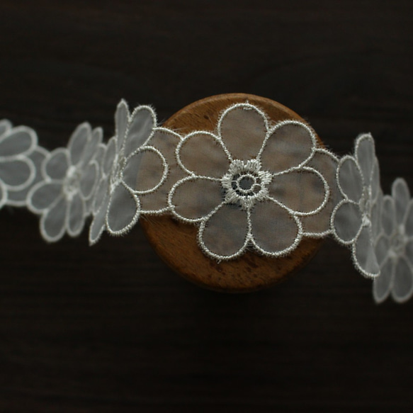 【50cm単位】幅約50ｍｍ　縁取りシルバーのお花のチュールレース　日本製　No,873004S 2枚目の画像