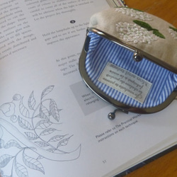 白い紫陽花　アナベル　手刺繍　リネンのがま口　 4枚目の画像