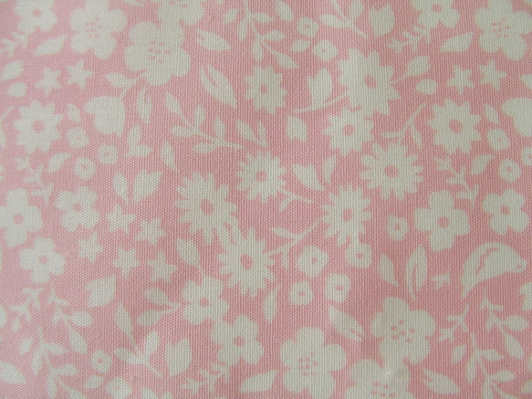 プリント生地とｗガーゼのプリーツマスク  優しいピンク花柄(再販） 5枚目の画像