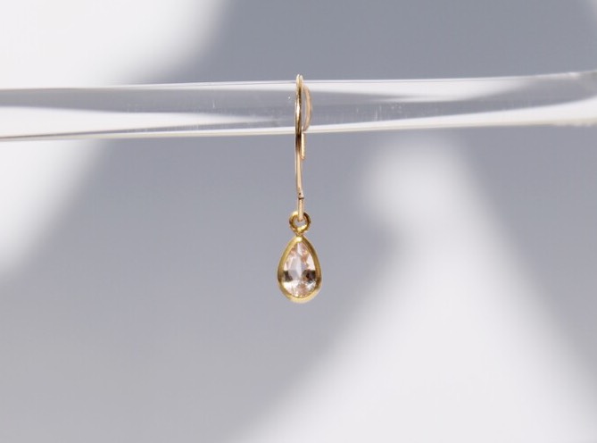 [trickle] 天然石 モルガナイト 1粒 ピアス (18KGP)