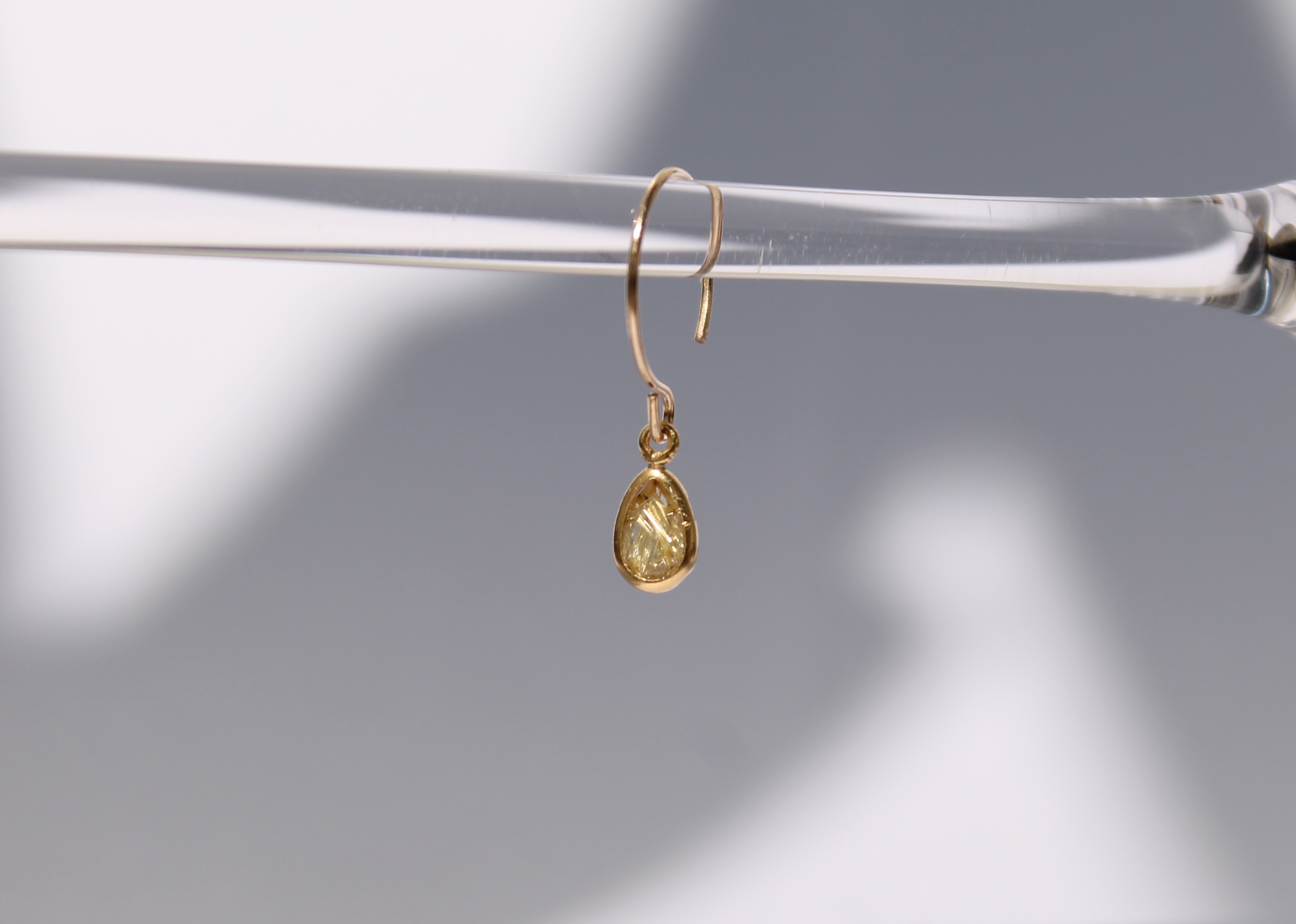 [trickle] 天然石 ゴールデンルチルクオーツ 1粒 ピアス (18KGP)