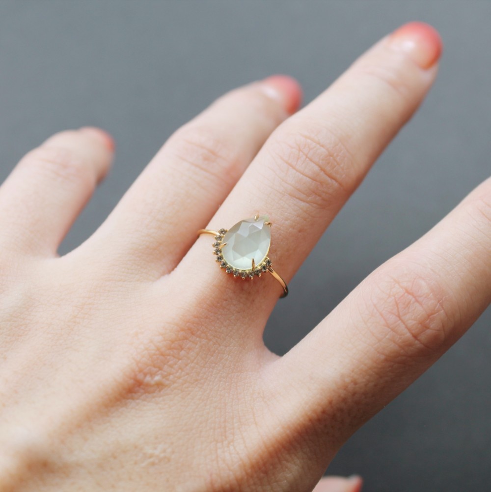 [frill drop] 天然石 プレナイト ペアシェイプリング 18KGF