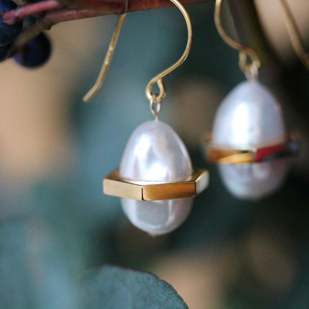 [meteor] 淡水パール ドロップ フックピアス (ゴールド)