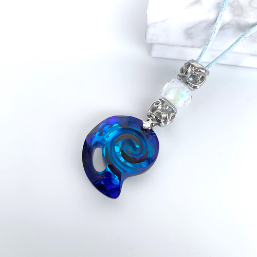 深海シリーズ　新作　バミューダブルーのアンモナイトネックレス 大粒バミューダブルーのスワロフスキーアンモナイトのキラキラ