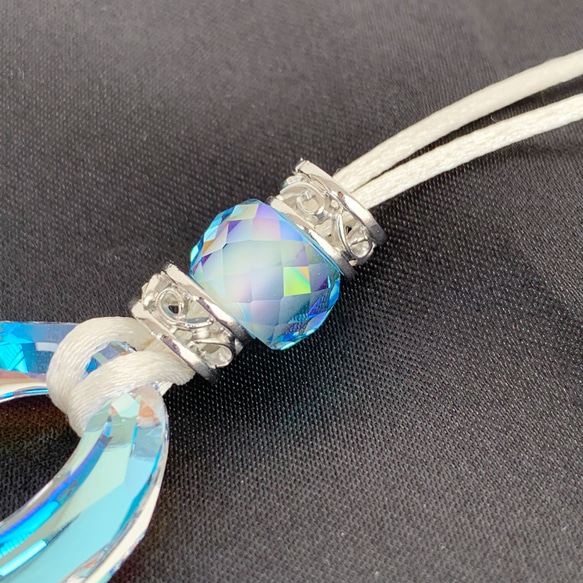 一條長項鍊，飾有美麗的施華洛世奇和海藍寶石，可改變新橢圓藍色的顏色 - 適合過敏 第6張的照片
