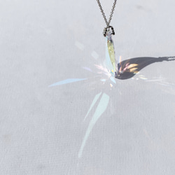 【10点限り】妖精の羽スワロフスキーのロングネックレス～色が変わるクリスタル 4枚目の画像