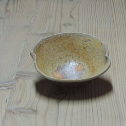穴窯による焼き締めの桃鉢 1枚目の画像