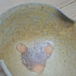 穴窯による焼き締めの桃鉢 3枚目の画像