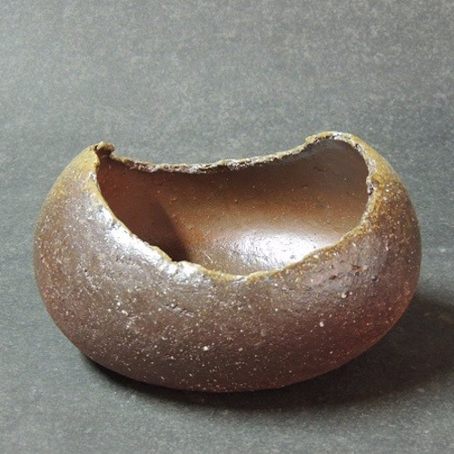 穴窯　焼き締め花器 穴窯による焼き締めの花器(広口） 一輪挿し・花瓶・花器