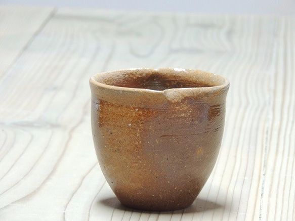 穴窯による焼き締めのカップ 2枚目の画像