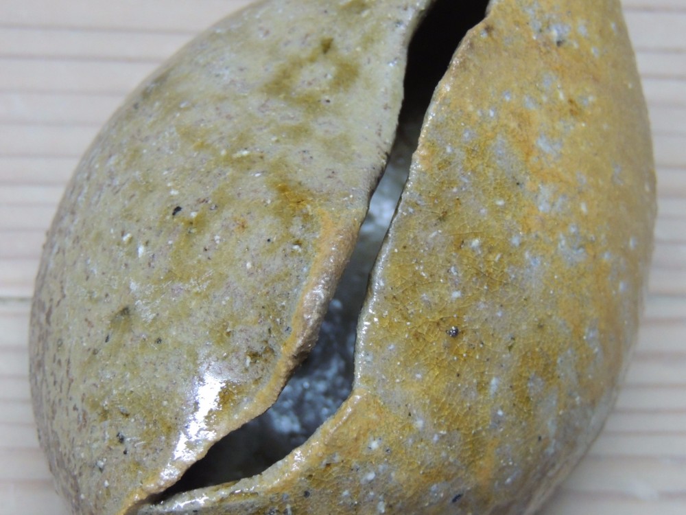 穴窯による焼き締めの花器F
