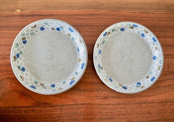 アマビエっぽい丸皿のセット 1枚目の画像