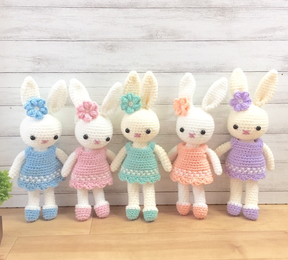 【受注制作】ドレスを選ぶ｢ウサギの編みぐるみ｣本体2色･ドレス8種類（販売18） 1枚目の画像
