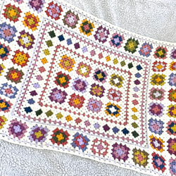 グラニースクエア ブランケット モチーフスマイルティシュカバー にこ