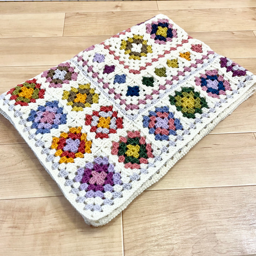 グラニースクエアひざ掛け◾︎モチーフ編み◾︎ソファーカバー