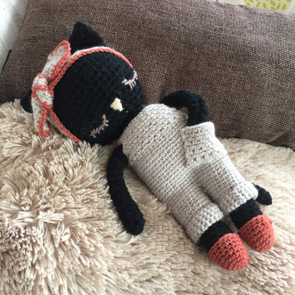 眠り猫の編みぐるみ 2枚目の画像