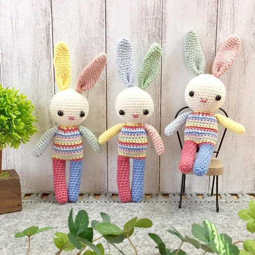 季節のおすすめ商品 小さなカラフルうさぎの編みぐるみコットン手編み【残り1体のみ あみぐるみ