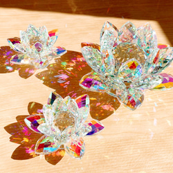 虹色に輝くオーロラクリスタル✧︎蓮 -lotus-【Sサイズ】インテリアの置物に✨クリスタルガラス サンキャッチャー 8枚目の画像