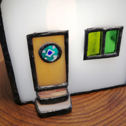 小人の住むステンドグラスのハウスランプ　サイズ：スモール 4枚目の画像