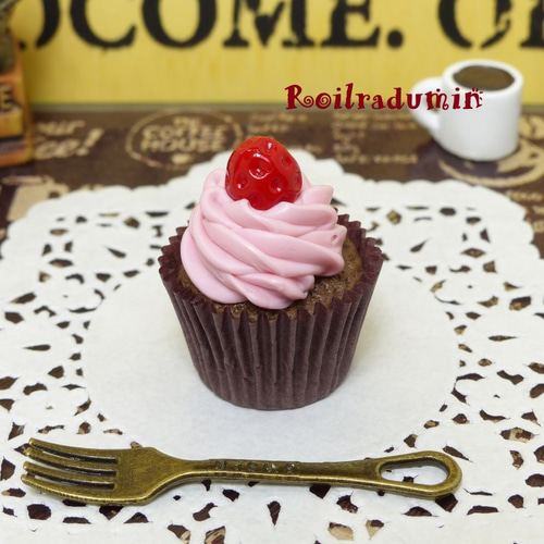 いちごページ　フェイクスイーツ　樹脂粘土　ミニチュアフード　食品サンプル 粘土で作る〕食べられないイチゴの作り方