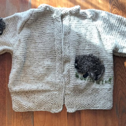 数量限定ハンドメイド2019 大人かわいい羊の刺繍が入ったカーディガン（手編み） 1枚目の画像