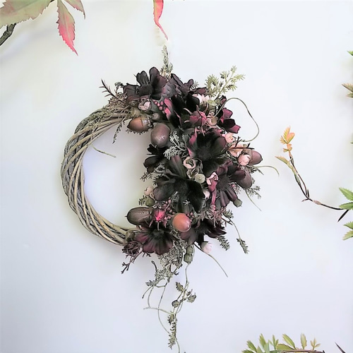 お値下げ‼️トールペイント薔薇とチョコレートコスモスと小花たちのリース、ミラー兼用 お値下げ‼️トールペイント薔薇とチョコレートコスモスと小花たちの