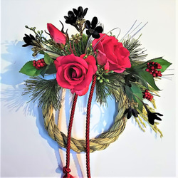 アーティフィシャルフラワーのお正月しめ縄リース-１０-深紅のバラ 2枚目の画像