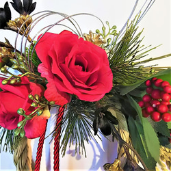 アーティフィシャルフラワーのお正月しめ縄リース-１０-深紅のバラ 4枚目の画像