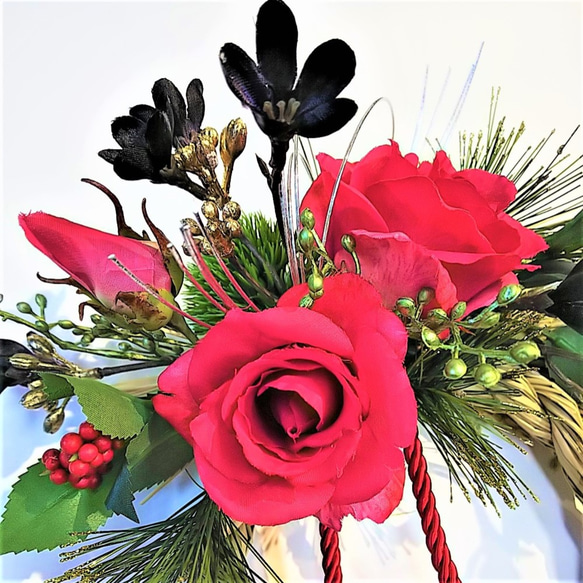 アーティフィシャルフラワーのお正月しめ縄リース-１０-深紅のバラ 6枚目の画像
