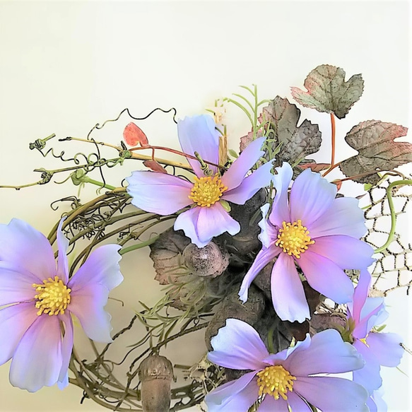 秋桜とドングリのナチュラルリース・ラベンダーブルー·アートフラワー 5枚目の画像