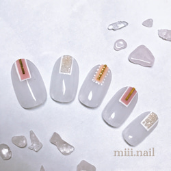 miii.nail＊爪先デザイン/くすみカラー/オフィス/シンプル/上品/ピンクベージュ／シルバー/付け爪/ネイルチップ 1枚目の画像