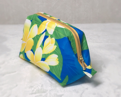 ポーチ(ワイヤーポーチ)／化粧ポーチ／マルチポーチ／ブロード生地