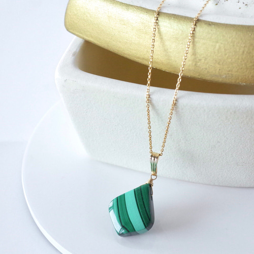 マラカイトのリーフ セミロングネックレス(14kgf) ネックレス