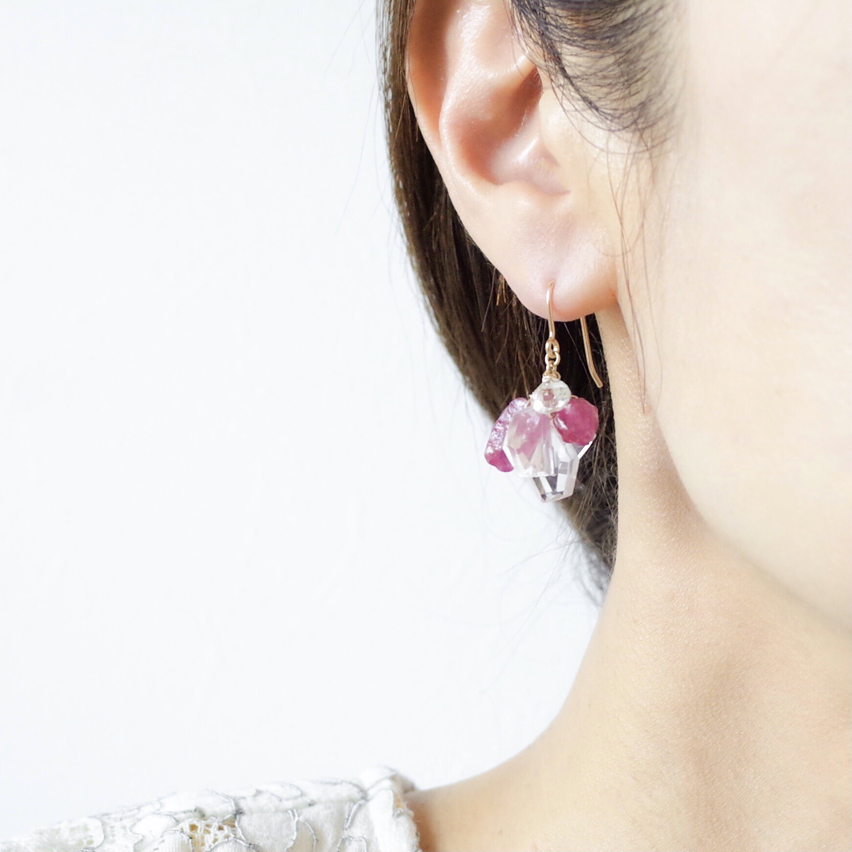 ルビーの原石と宝石質トパーズAAAのシャンデリアピアス(14kgf)