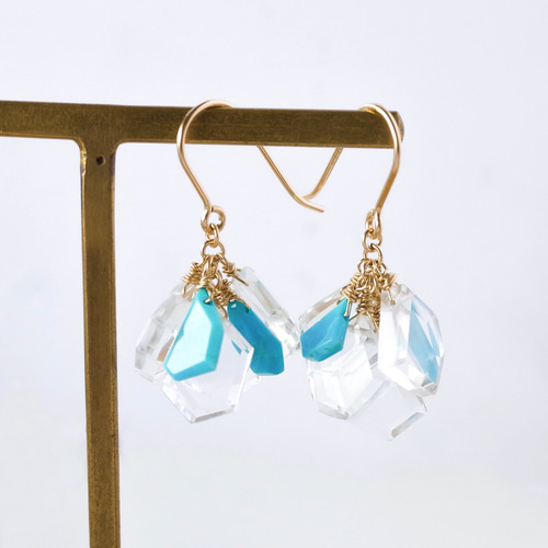 アリゾナ産スリーピングビューティーターコイズAAAと宝石質クリスタル