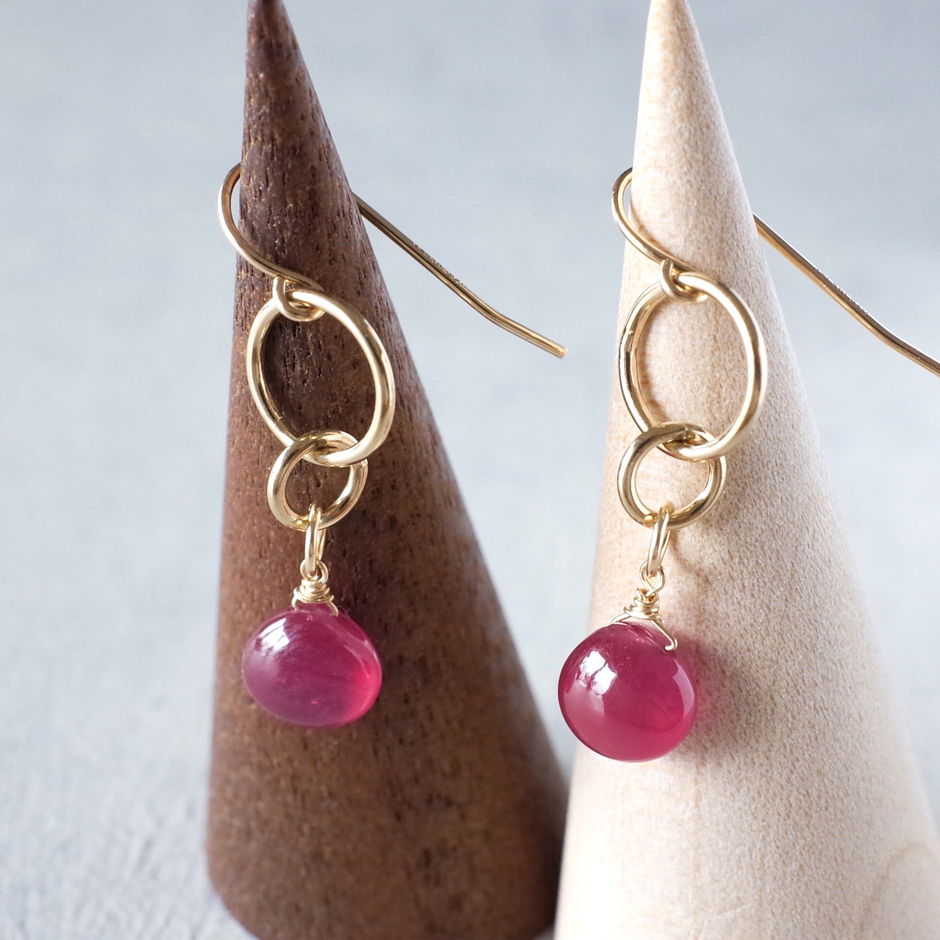 【Creema限定】【大粒】【宝石質】ルビーAAAとループのフックピアス(14kgf)
