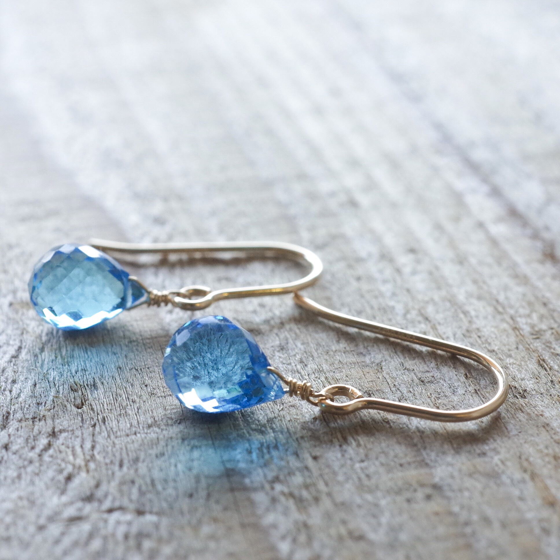 【宝石質】スイスブルートパーズAAAのフックピアス(14kgf)