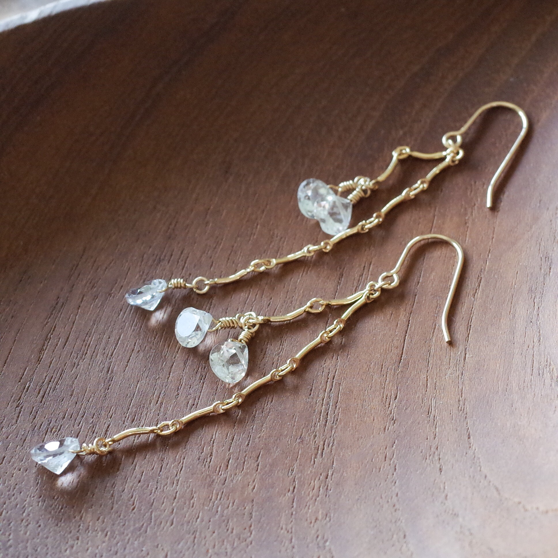 【宝石質】ホワイトトパーズの隠れハート ダブルチェーンフックピアス(14kgf) 4,998円