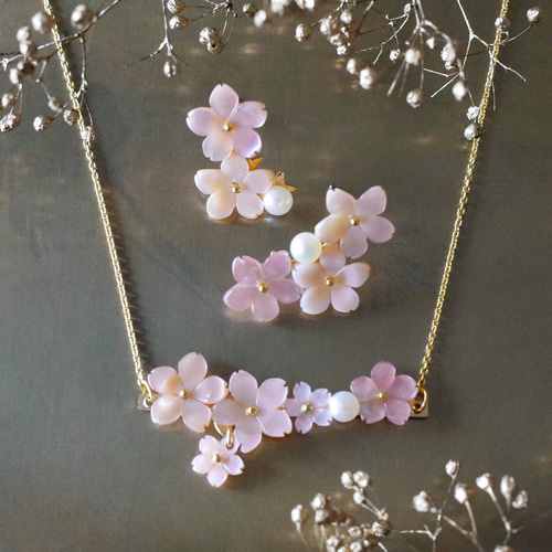 桜　ダブレット　カービング　あこや　淡水　アシメ　14kgf ピアス 桜咲くピアス(14kgf) ピアス（スタッド・一粒） attar 通販