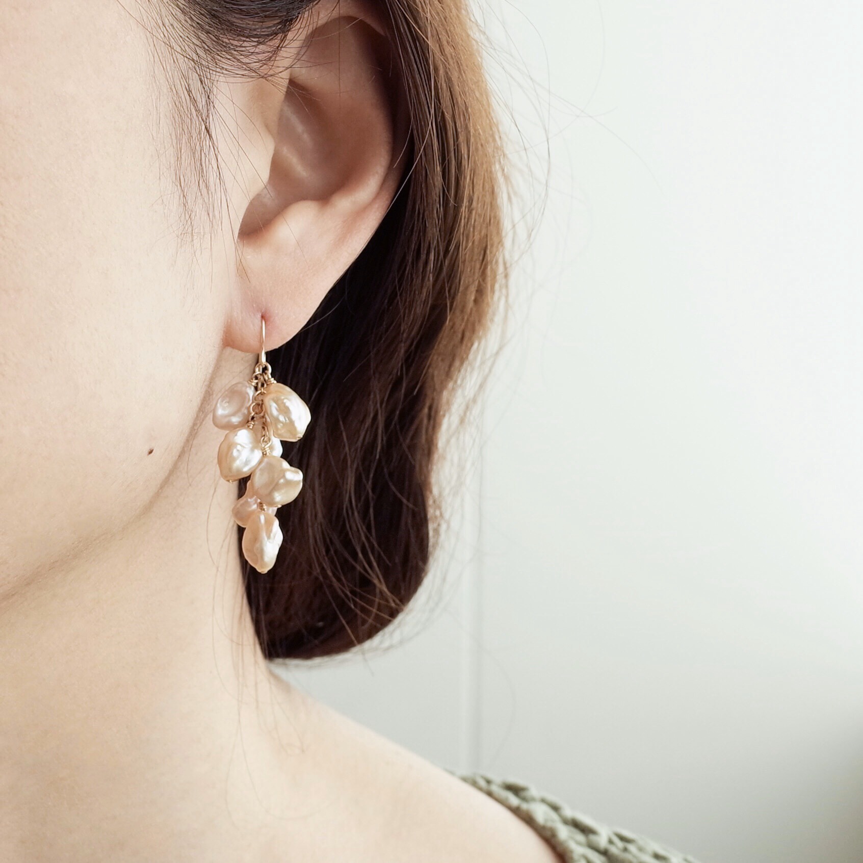 ピンク系)淡水ケシパールのフックピアス(14kgf) ピアス（フック