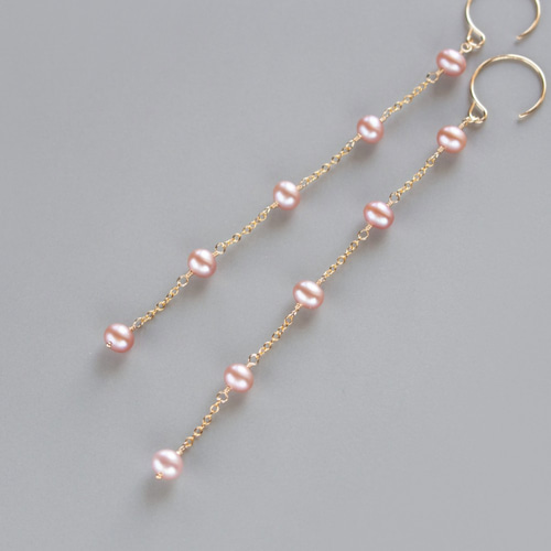 天然ピンクカラー＊淡水パールのロングピアス（14KGF）／イヤリング  
