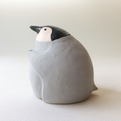 受注制作] お花が持てちゃう仔ペンギン（素焼きのペンギン 置物