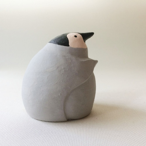 受注制作] お花が持てちゃう仔ペンギン（素焼きのペンギン 置物