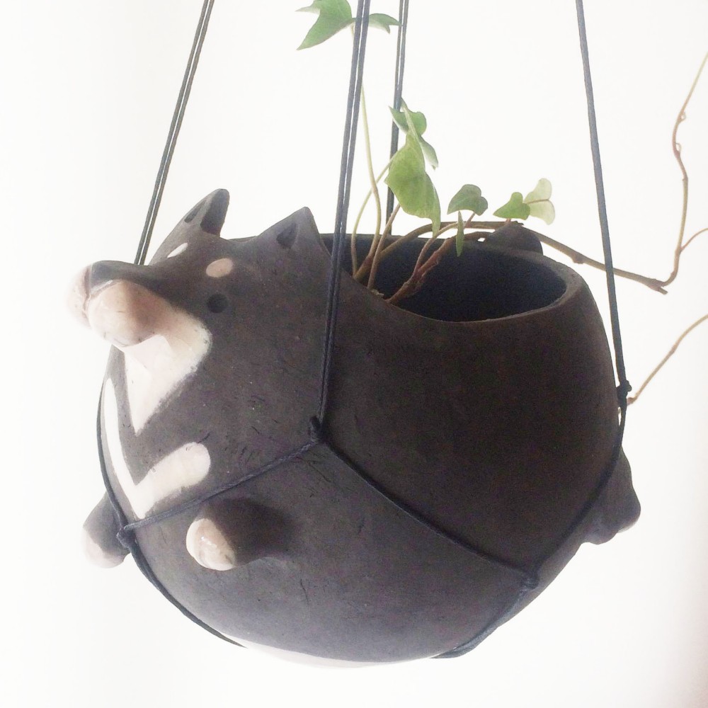[受注制作]空中散歩　まんまる黒柴犬（素焼きの犬　花器）