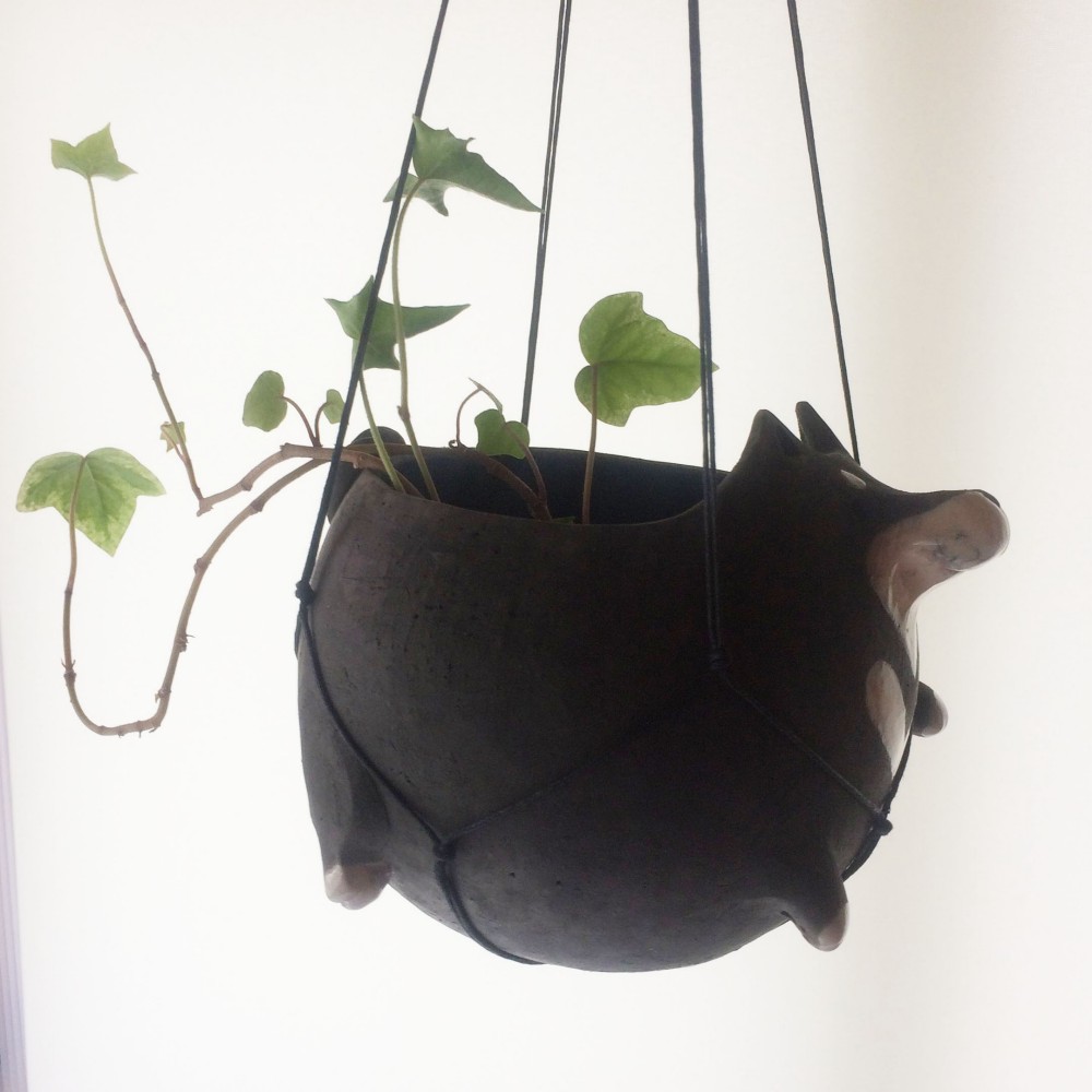 [受注制作]空中散歩　まんまる黒柴犬（素焼きの犬　花器）