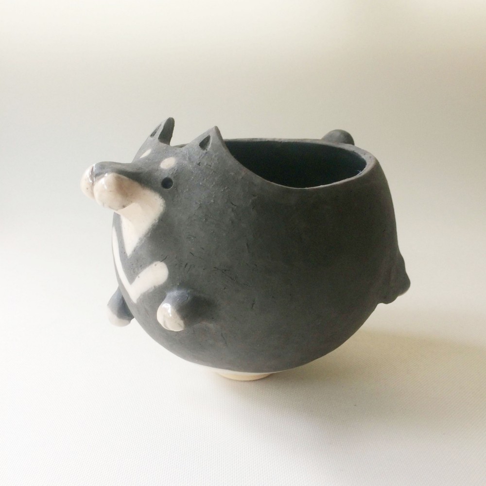 [受注制作]空中散歩　まんまる黒柴犬（素焼きの犬　花器）