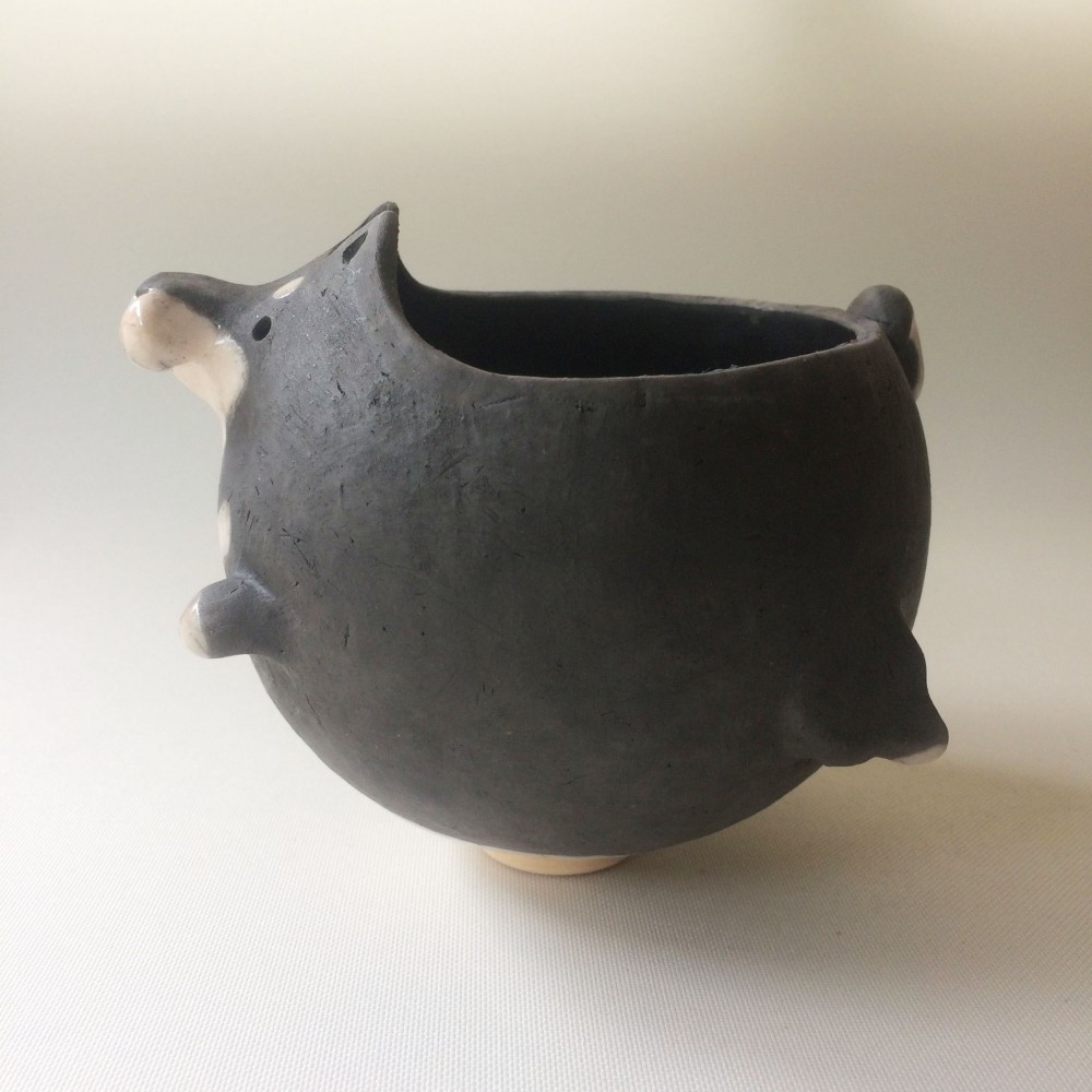 [受注制作]空中散歩　まんまる黒柴犬（素焼きの犬　花器）